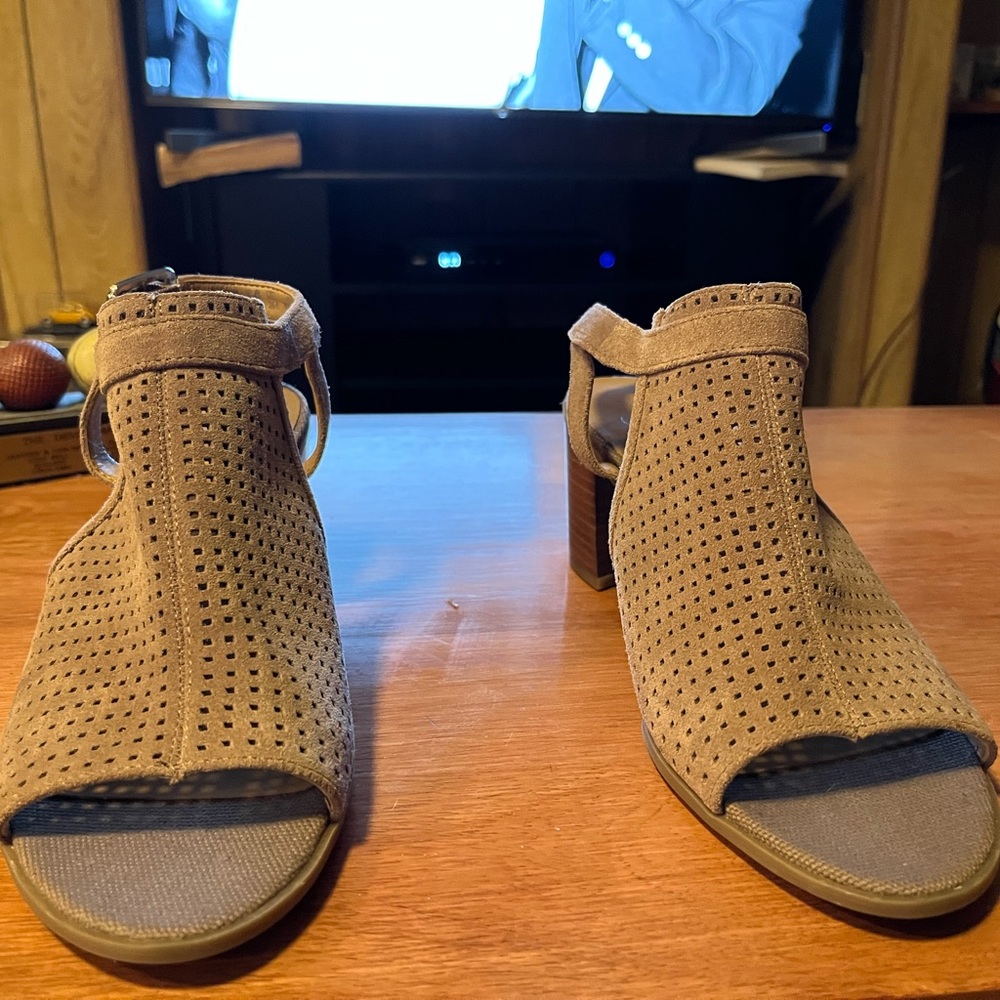 New Franco Sarto Harlet suede toeless heel sandals
